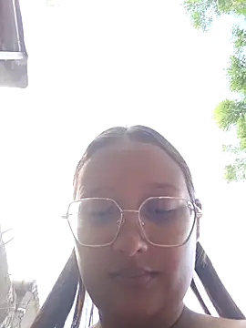 young_dairy01's cam snapshot