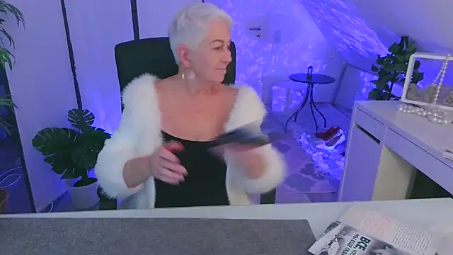 LovelyHelena's cam snapshot