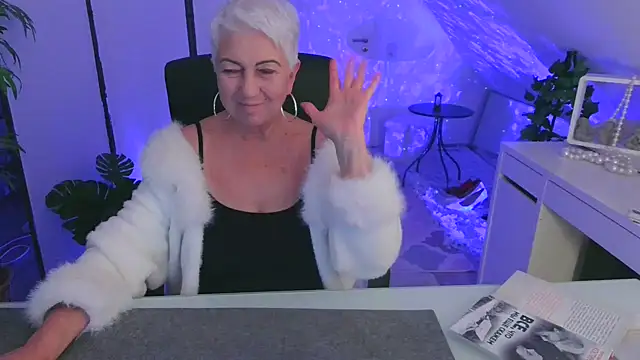 LovelyHelena's cam snapshot