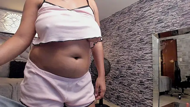 BellyBigBoobs's cam snapshot