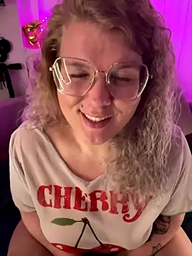 CurvyAnonymousGirl89's cam snapshot