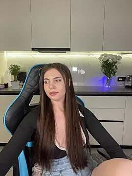 CurlyLara's cam snapshot