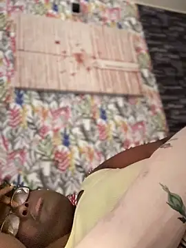 -Yagurlwest's cam snapshot