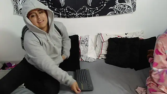 emily_n_abby's cam snapshot