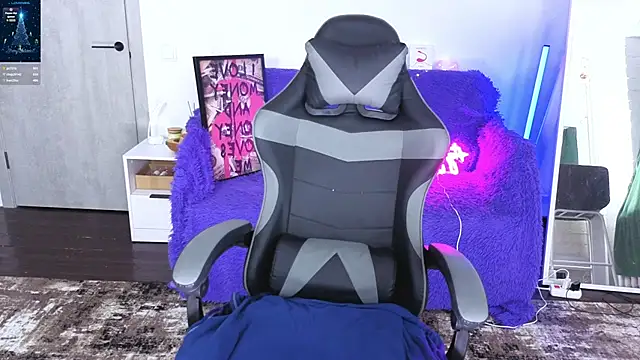 Tiffany_lab's cam snapshot