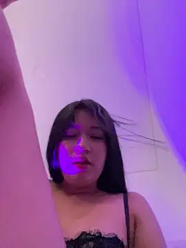 Emi_blair live sex cam