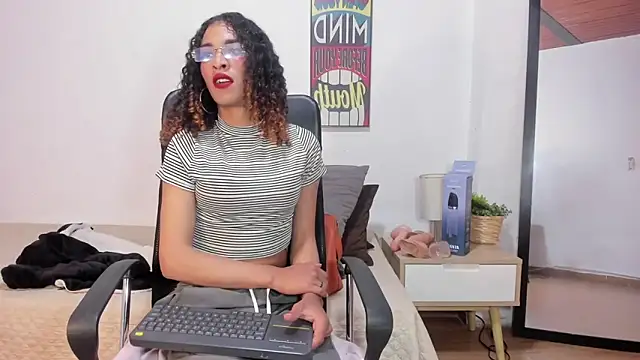 StefanyMiler live sex cam