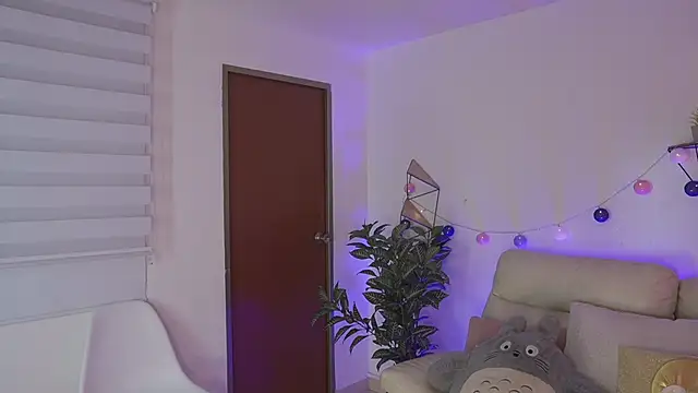 Enola_Holmes_'s cam snapshot