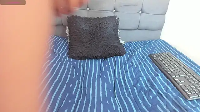 niicolle_0's cam snapshot