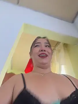 Hannahpradaa_ live sex cam