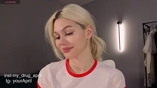 MyApril live sex cam