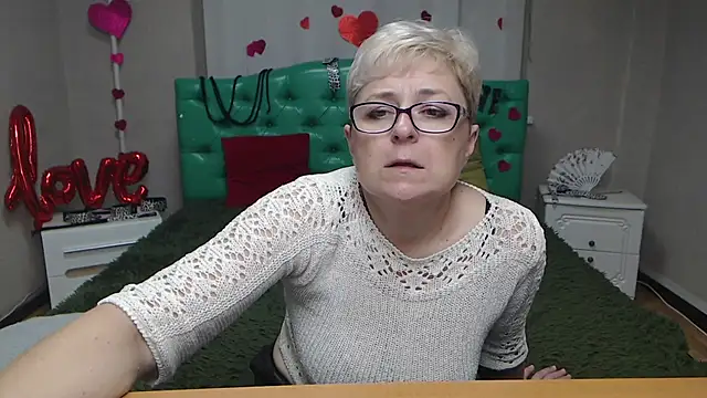 EmiliaGree live sex cam