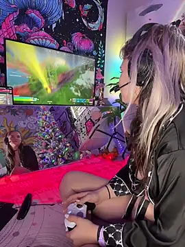 Cutiepiespanks's cam snapshot