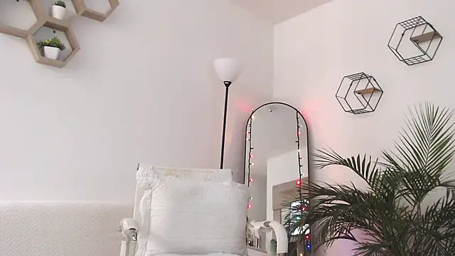 MIYESSI live sex cam