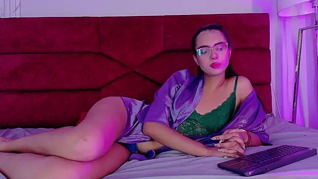 sara_saenz99 live sex cam