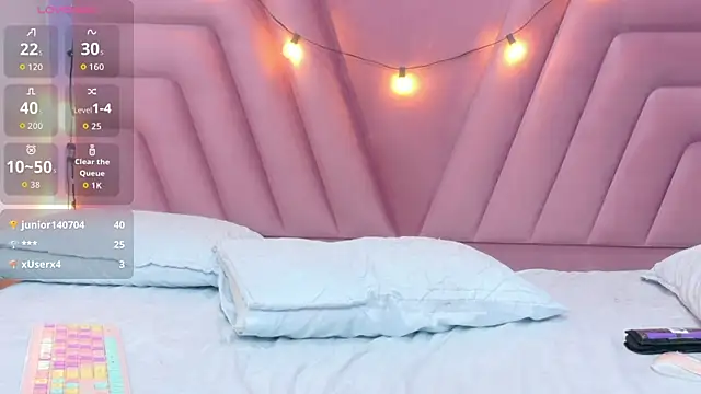 hornybarelylegalgirl's cam snapshot