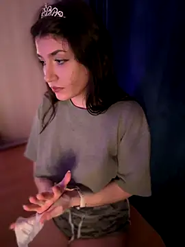 ScarletBloom_'s cam snapshot