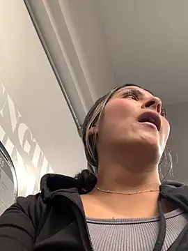 Cami_Leon2's cam snapshot