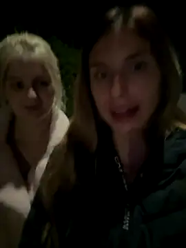 emma05's cam snapshot