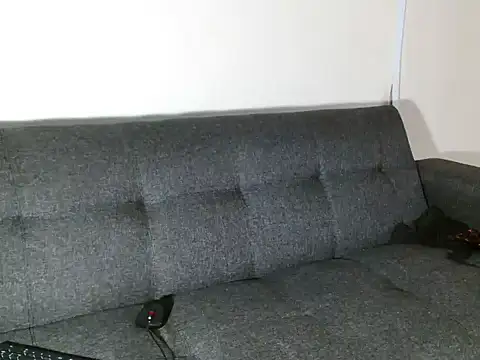 JuicyMellow21's cam snapshot