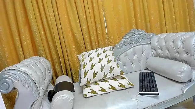 lola_cook's cam snapshot