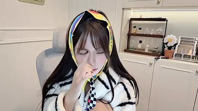 KnockedTwit live sex cam