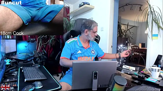 OnlineBossUK live sex cam