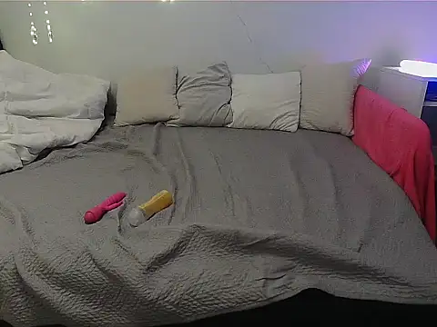 Hornygirl21115 live sex cam