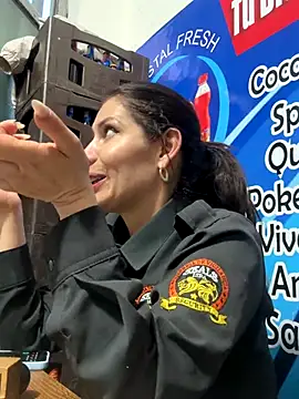 Alysson-- live sex cam