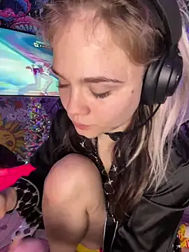 Cutiepiespanks's cam snapshot