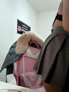 nahiarabiel33's cam snapshot