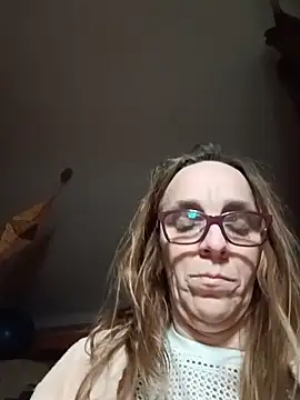 Dettybitch40 live sex cam