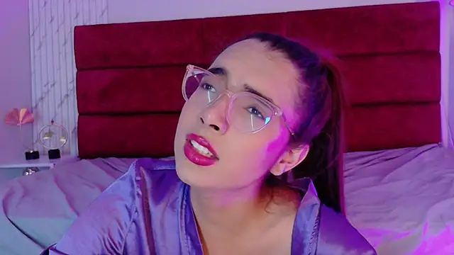 sara_saenz99 live sex cam