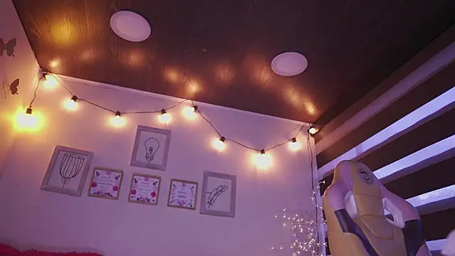 Rebecah_1's cam snapshot