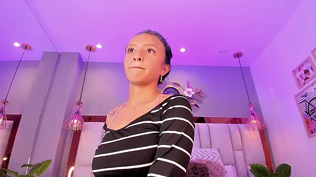 ArianaGolden's cam snapshot