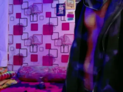 ChiseledCharm live sex cam