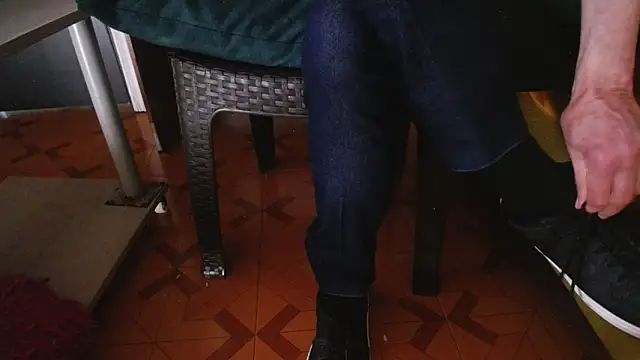 LADY-IN-BLACK's cam snapshot