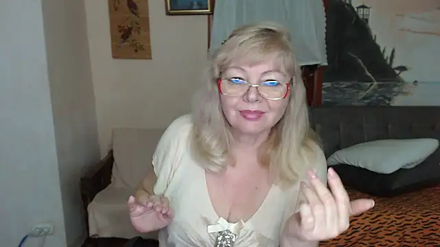 EvelynLoveShy's cam snapshot