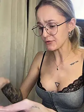 RosieBlossom's cam snapshot