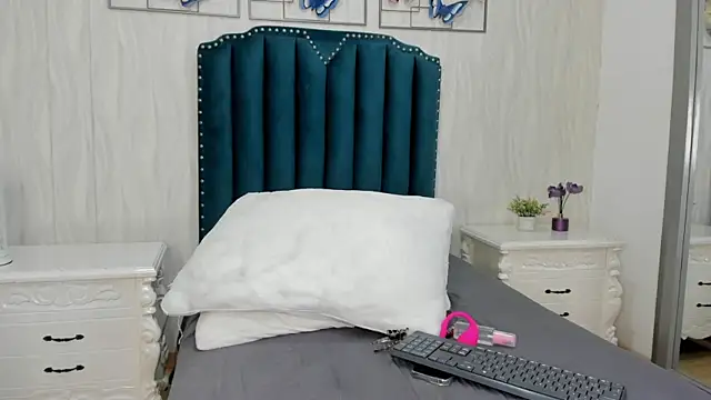 Alison_Carde05's cam snapshot