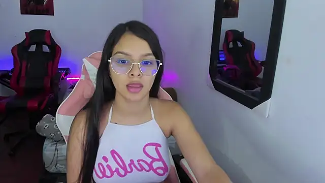 jessi_and_boy's cam snapshot