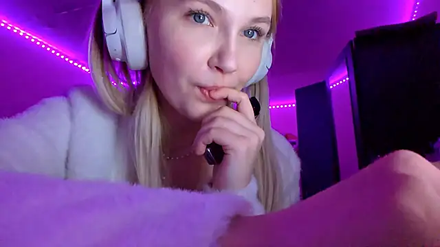 KarinRobertson live sex cam