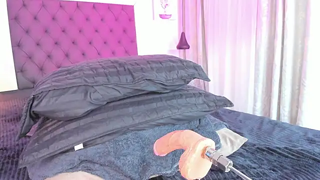 Soyamelia_99 live sex cam