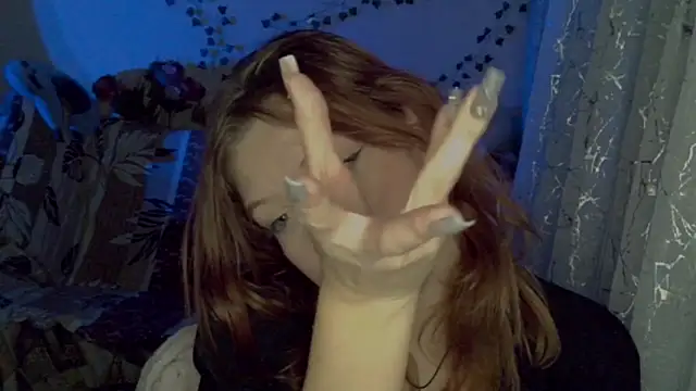 Lily_Ember's cam snapshot