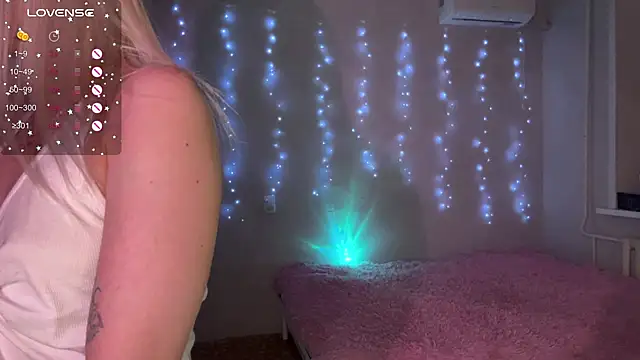 myprettylola live sex cam