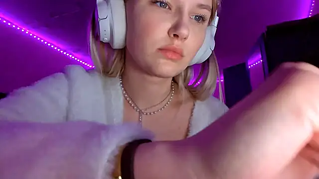 KarinRobertson's cam snapshot