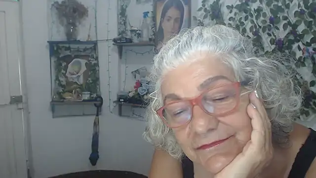 FunnyGrandma live sex cam
