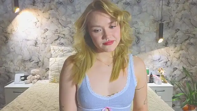 Aurora_Golden1's cam snapshot