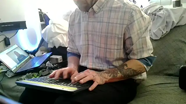 Luv2SuckBWC92 live sex cam