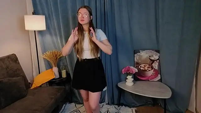 MowasaBritten live sex cam